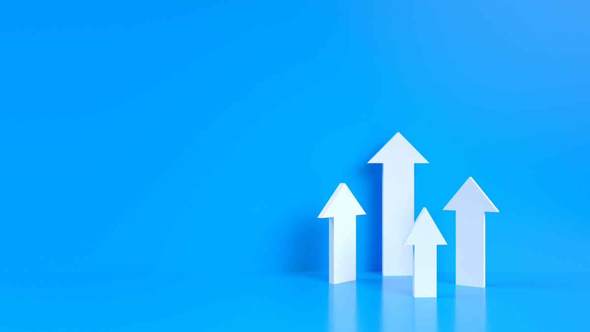 four arrows pointing upwards
